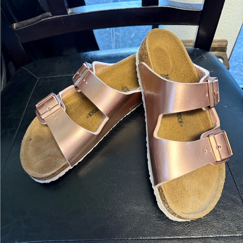 Birkenstock Kids Sandals in Metallic Rose Gold
